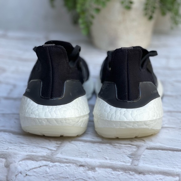 ADIDAS ultraBOOST 21 women size 8 - Picture 6 of 9